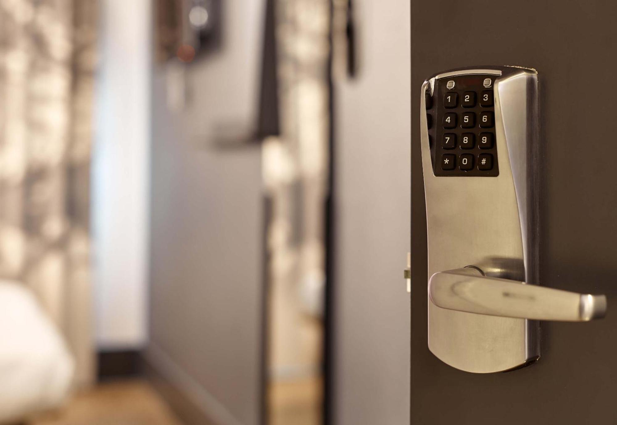 B&B Hotel Marseille Centre Vieux Port Екстериор снимка